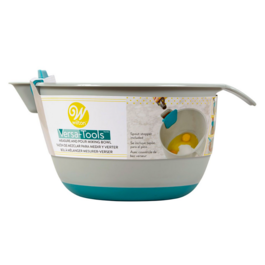 VERSA-TOOLS" WILTON MEASURING AND POURING BOWL