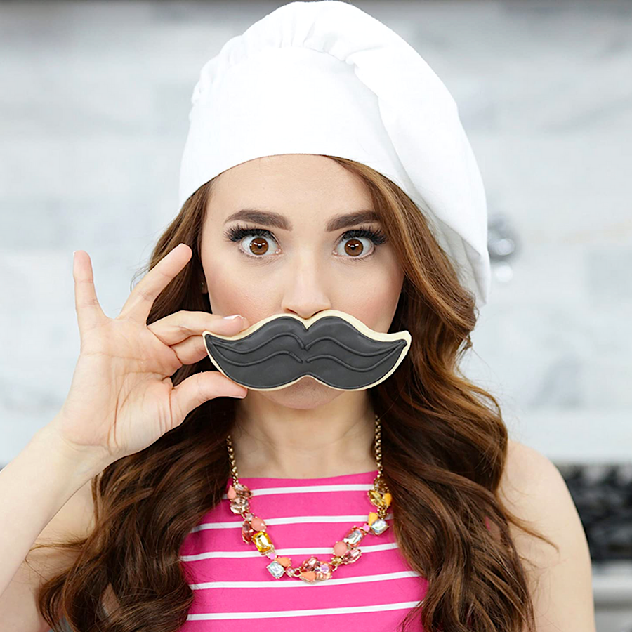 WILTON METAL CUTTER "ROSANNA PANSINO" - MOUSTACHE