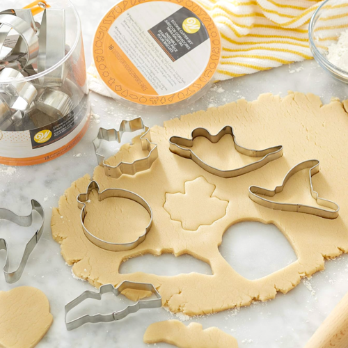 WILTON CUTTER SET - HALLOWEEN (18 PCS)