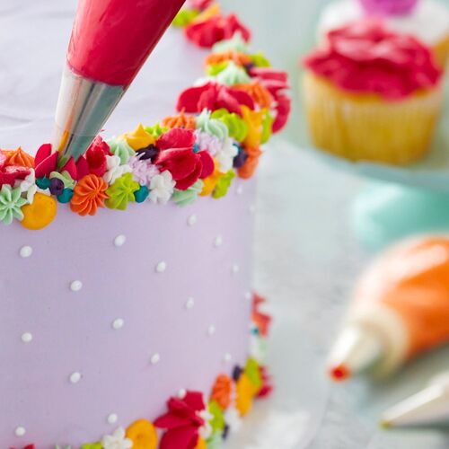 WILTON DELUXE DECORATING SET - 46 TOOLS