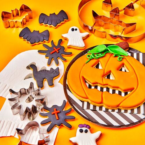 WILTON STAINLESS STEEL COOKIE CUTTER - BAT