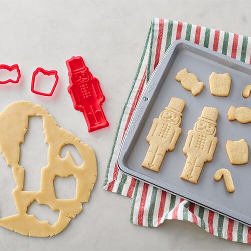 WILTON BISCUIT DECORATING SET - NUTCRACKERS