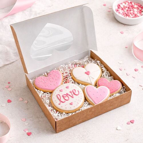 KRAFT BOX WITH HEART-SHAPED WINDOW – 17 X 3,5 CM